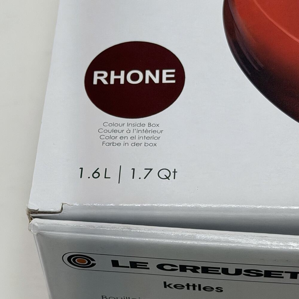 Le Creuset Classic Whistling Kettle 1.7 QT/1.6L Rhone w Gold Knob & Rims NWT - Picture 4 of 6
